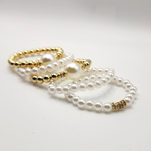 Jewelry - ‼️5 Piece Elegant Pearl and Gold Beaded Bracelet Set+Gift Box